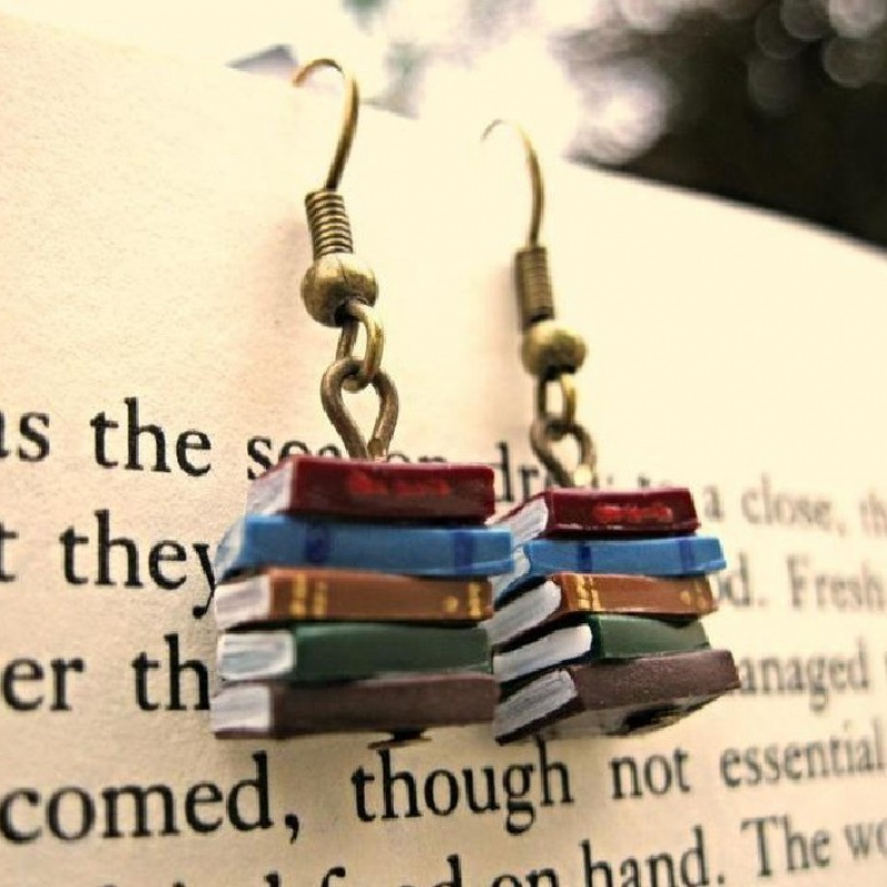 Vintage Library Book Stack Ear - огляд і ціна Vintage Fashion Coloring Book
